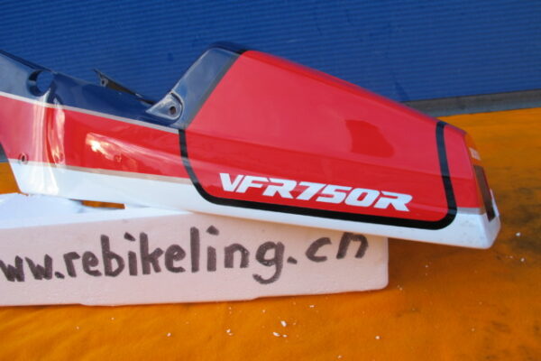 VFR750R RC30 77236-MR7-600ZA Verkleidung Heckverkleidung Heck Sitz Verschalung H1 – Bild 7