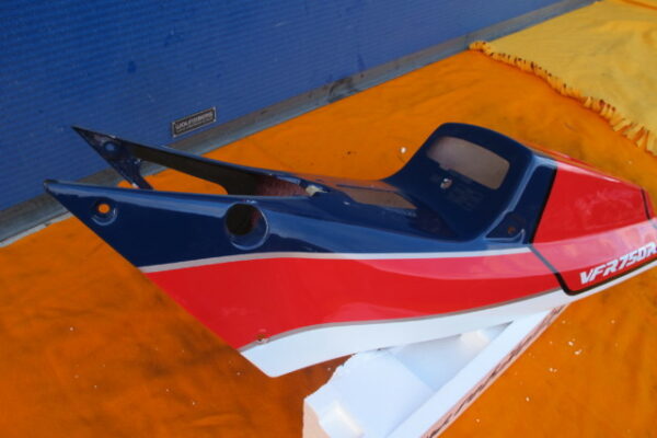 VFR750R RC30 77236-MR7-600ZA Verkleidung Heckverkleidung Heck Sitz Verschalung H1 – Bild 6