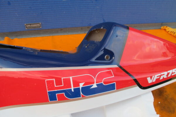 VFR750R RC30 77236-MR7-600ZA Heckverkleidung Heck Verschalung Verkleidung Heckverschalung Sitz H4 – Bild 6