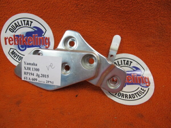 Yamaha XJR1300 Fussrasterplatte 4KG-27443-02 Bracket Step rechts 2015 2PN1